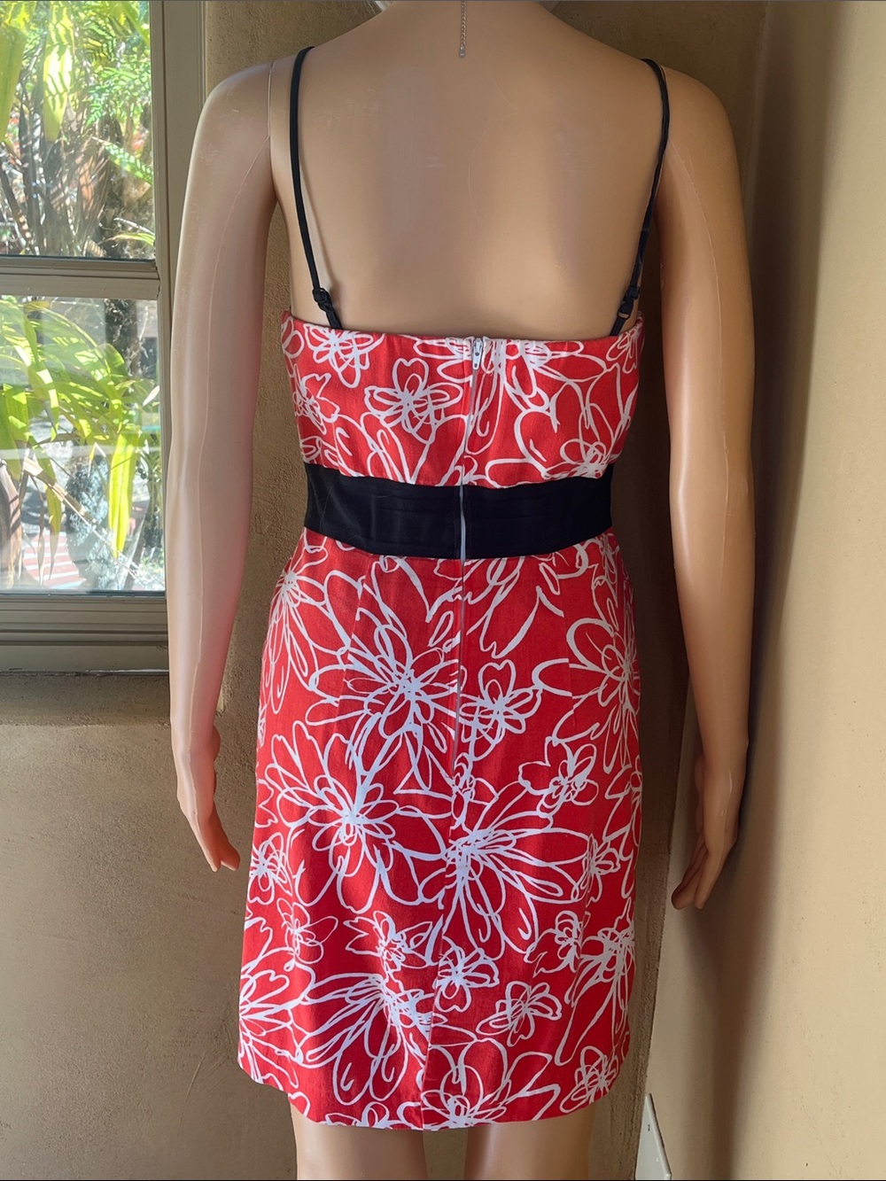 B. Smart dress with large black bow - Picture 5 of 8